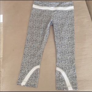 Lululemon crop leggings fleur petite silver print